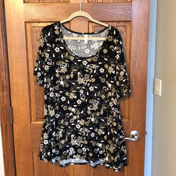 LuLaRoe Tops - Lularoe Black & Taupe Floral Perfect Tee NWOT